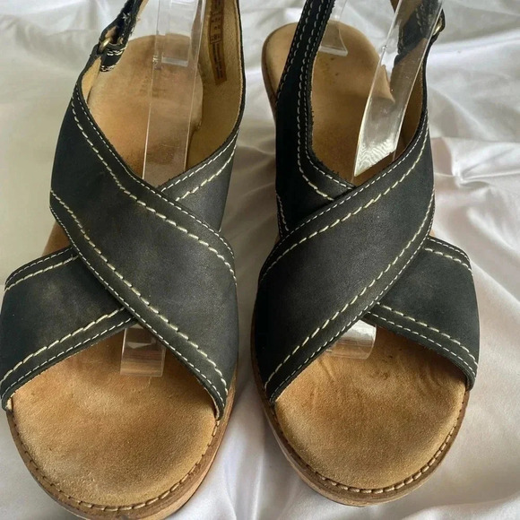 Clark’s Bendables Sandal Dark Brown Leather Upper Straps 2” Heel Women’s 8 GUC - Picture 5 of 11